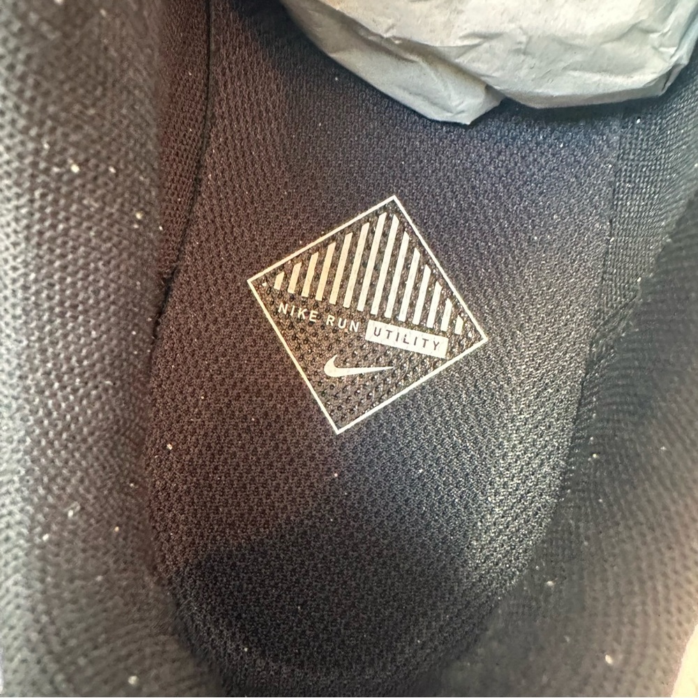 Women’s Nike Shoes - Picture 9 of 10